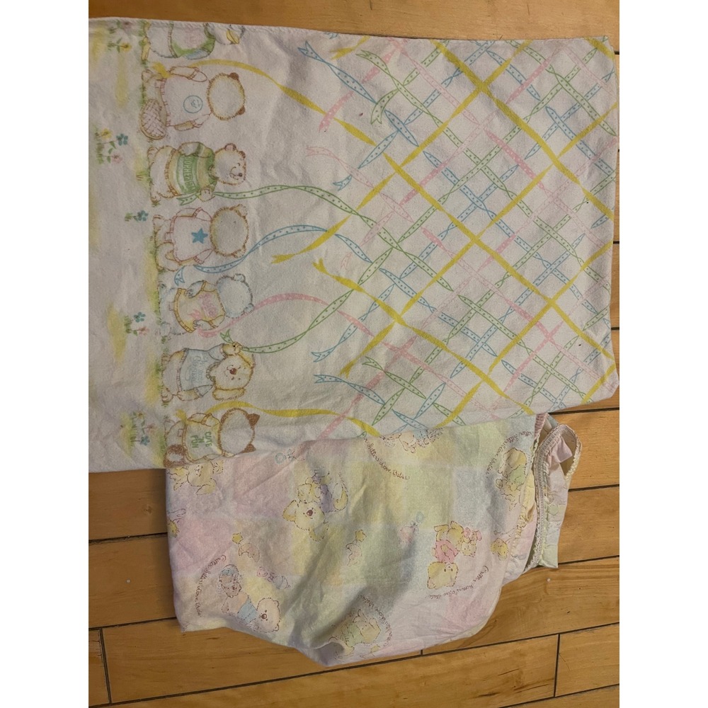 Vintage 1983 Hallmark Critter Sitters Crib Sheet & Receiving  Nursery blanke